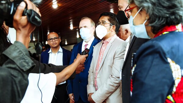 1st Malagasy Conference on Schistosomiasis, 2022 | the Malagasy Minister of Health, the German Ambassador, a Malagasy Professor of Pediatrics & Clinic Director, and a Malagasy Professor of Infectious Diseases & Dean, discussing with the press about future strategies for the prevention of schistosomiasis.